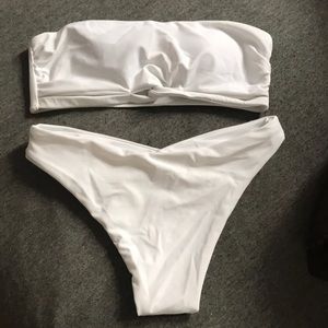 White front cut-out bandeau top bikini 👙
